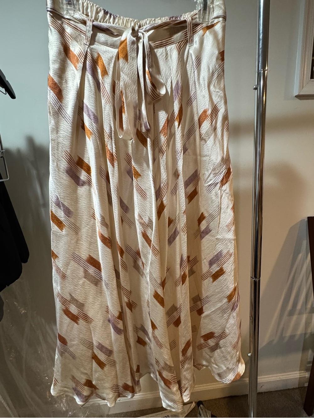 XiRENA Cream Midi Skirt with Rust and Lavender Brushstroke Print